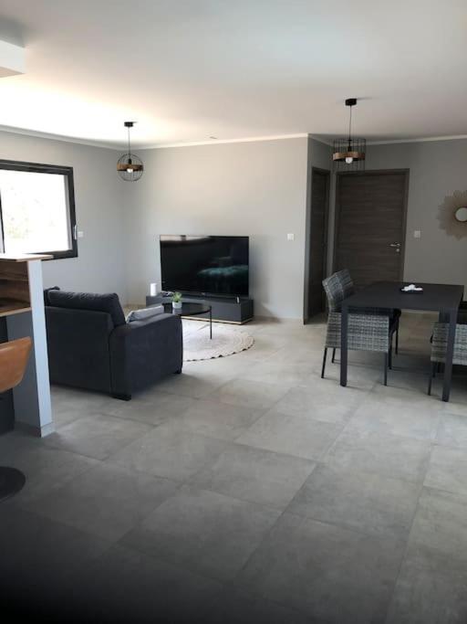 Villa Neuve Avec Piscine بونيفَسْيو المظهر الخارجي الصورة